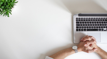 persoon aan het wachten